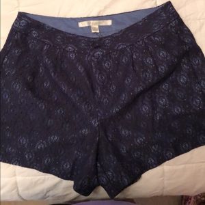 Women’s shorts with tags